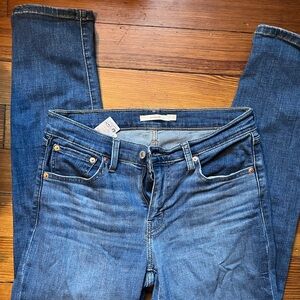 Levi's Women's Boyfriend fit, Ankle Jeans in Denim Blue